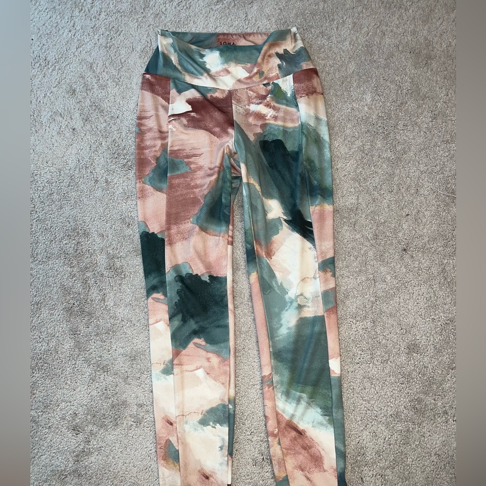 New - Soma Nona crop leggings, in marble print. Stunning fit.